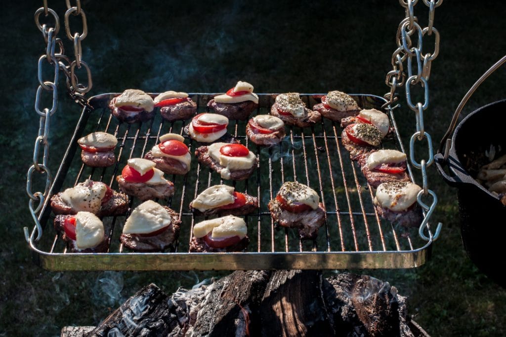 Älplermagronen und Schweinefilet Caprese von der Feuerbrücke ...