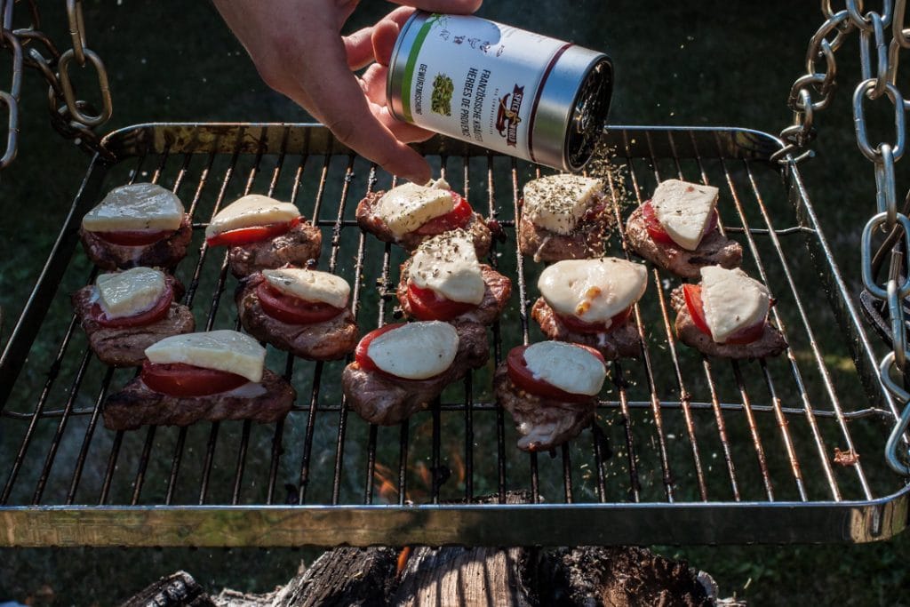 Älplermagronen und Schweinefilet Caprese von der Feuerbrücke ...