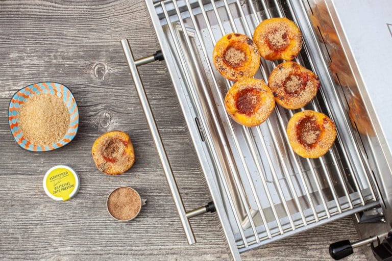 Karamellisierte Früchte vom Oberhitzegrill | Futterattacke.de