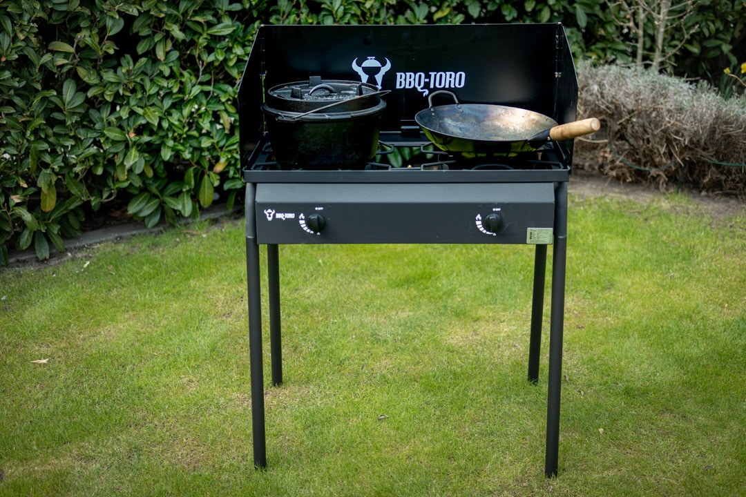 BBQ-Toro Dutch Oven Tisch, mit Windschutz 75 x 40 cm Grilltisch, Stahltisch